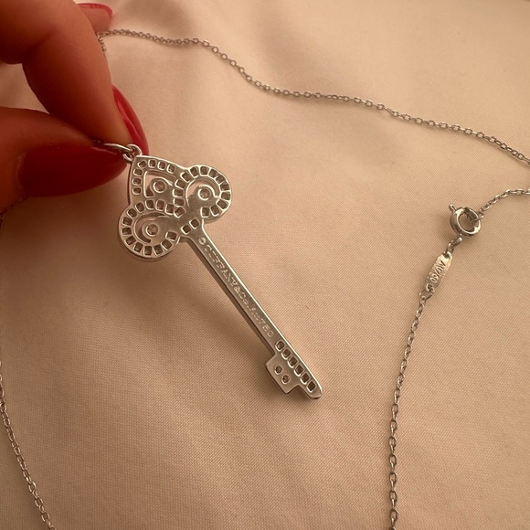TIFFANY INSPIRED Silver Key Pendant Necklace - Picture 8 of 10